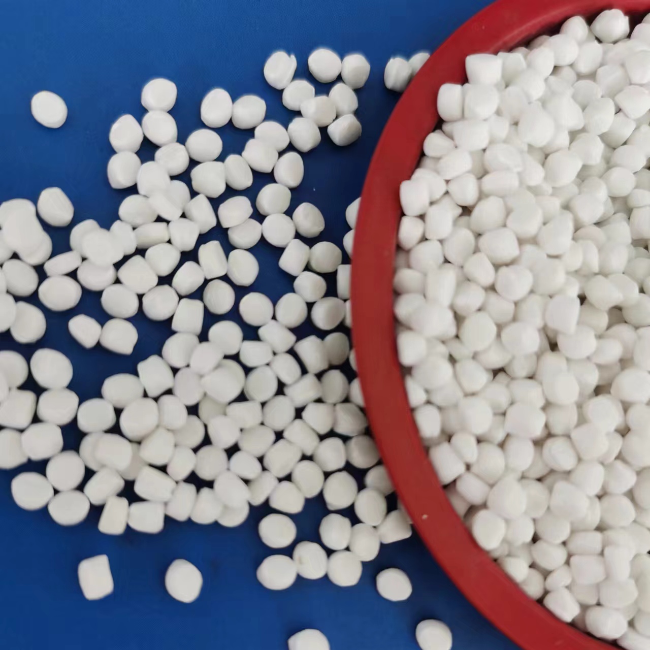 碳酸(suān)鈣填充母料(liao)的使用解析(xi)