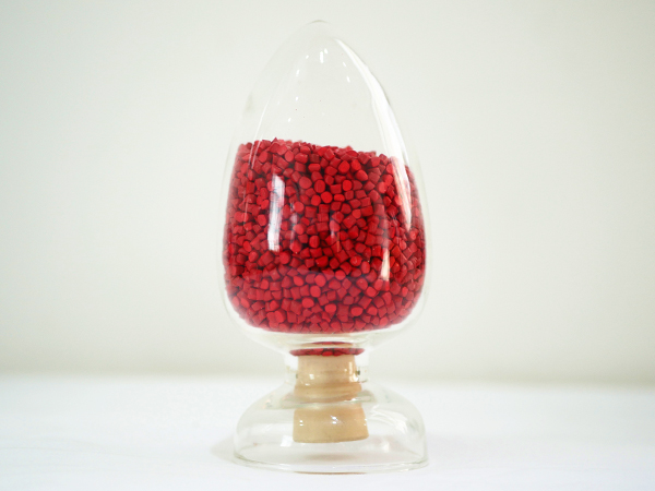 紅(hong)色母粒(li)