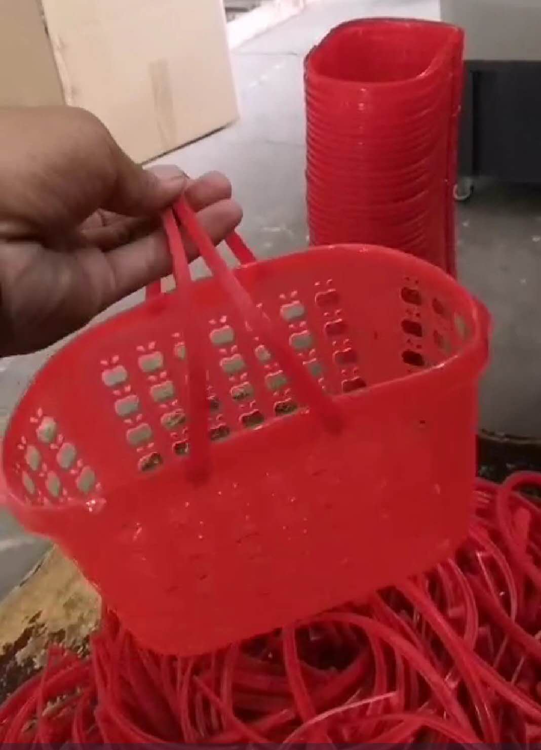 紅色水果筐(kuang)