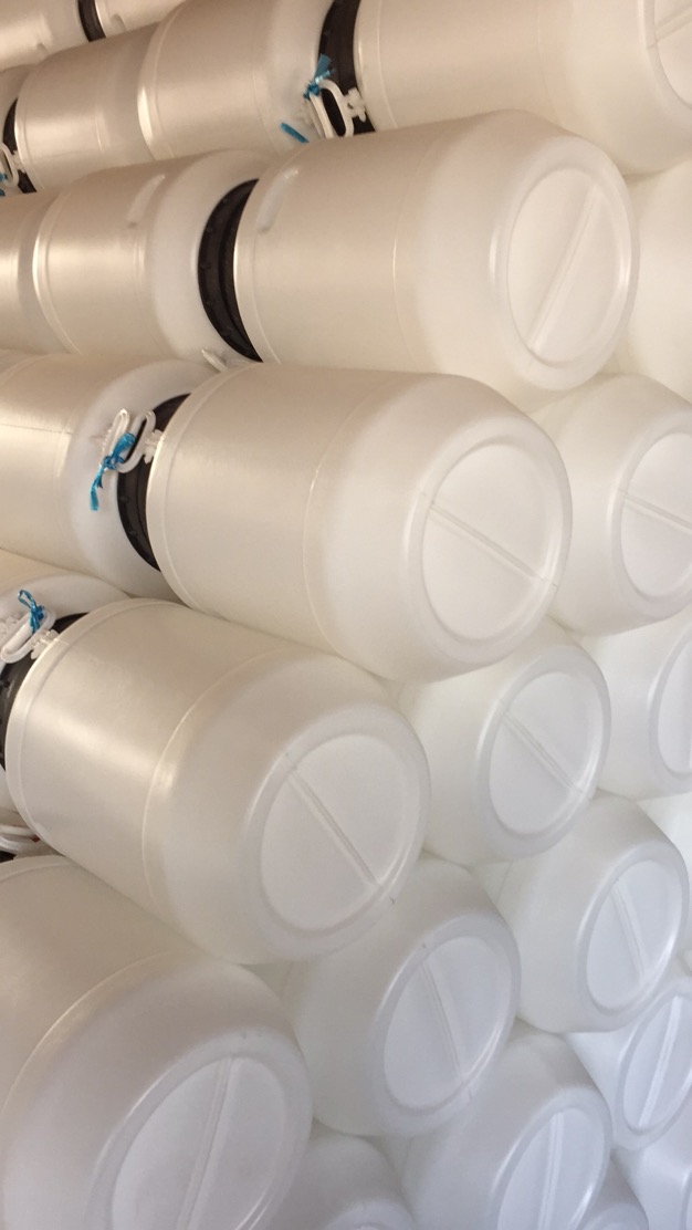 透明塑料桶(tǒng)