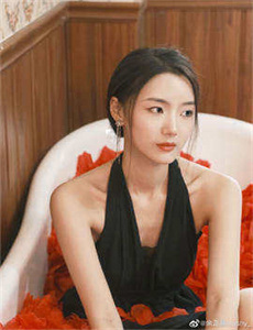 四间播播-地铁蓝衣女