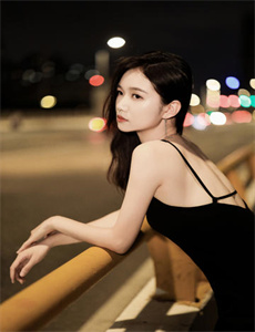 蓝血族-美丽人妻在超市被春药